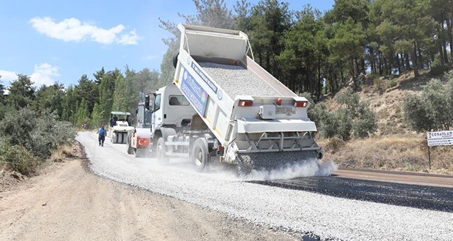 4 ilçede 24 mahallenin yolları yapıldı