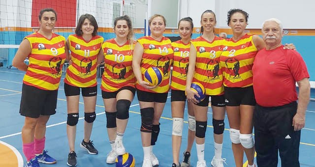 Salon voleybolundan plaj voleyboluna geçiyorlar