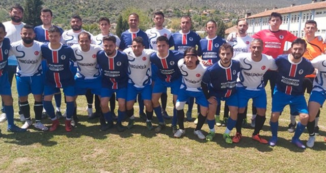 Futbol turnuvasında Mumcular Gençlikspor finale çıktı