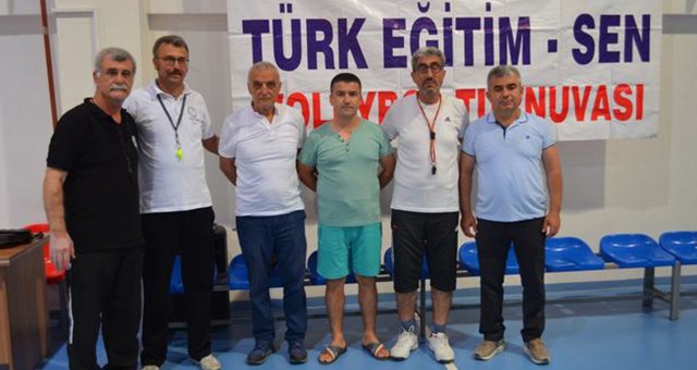  Atatürk Voleybol Turnuvası Başladı