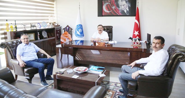 Tire Süt Kooperatifi Başkanı Öztürk Başkan Gezgin'i ziyaret etti
