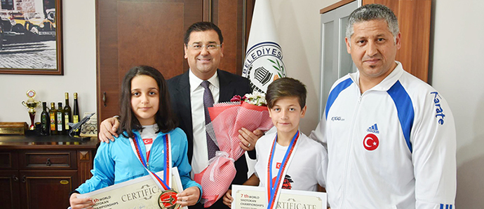 Başarılı karatecilerden Başkan Tokat’a ziyaret
