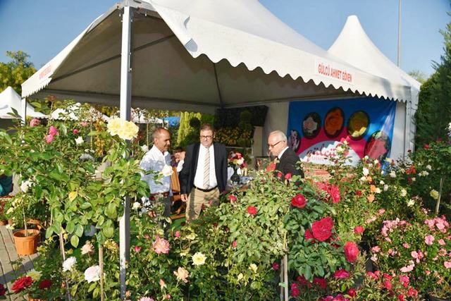 Başkan Tokat, ‘Ödemiş Süs Bitkileri ve Fidancılık Sergisi’nde incelemelerde bulundu