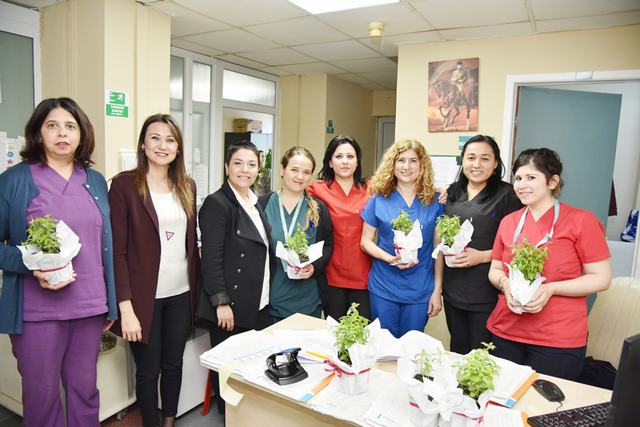 Başkan Tokat’tan, Sağlık Çalışanlarına çiçekler