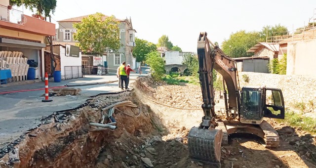 Balavca Deresi’nin çöken istinat duvarı çalışmaları başladı