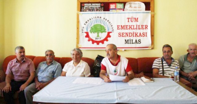 “EN DÜŞÜK EMEKLİ MAAŞI 2500 TL OLMALIDIR”