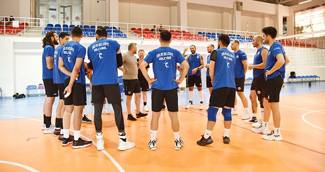 Voleybolcularımız sezonun ilk maçına çıkıyor