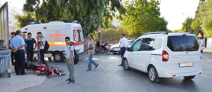 Belediye Ek Hizmet Binası önünde kaza: 1 Yaralı