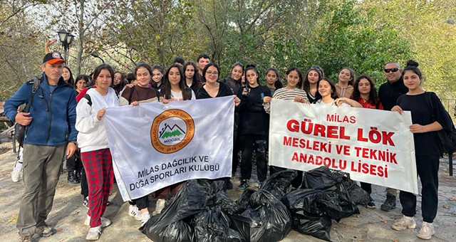 Liseli Gençler Hem Hareket Etti Hem De Çevre Temizliği Yaptı