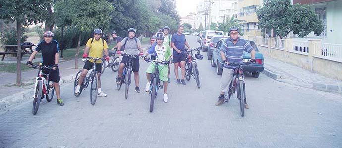 Bisikletli süvariler Beçin yolunda