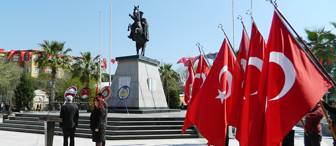 Bugün Çanakkale Zaferimizi kutluyor, Şehitlerimizi anıyoruz