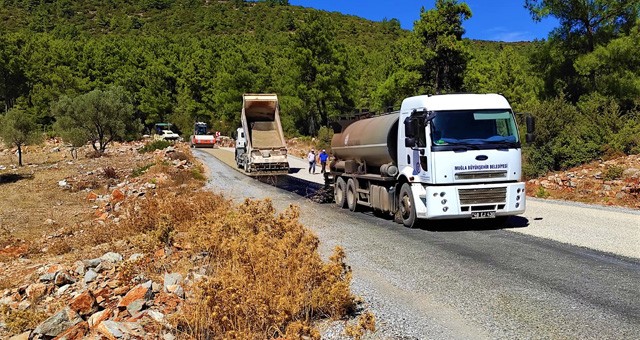 Büyükşehir Bodrum’da Yol Çalışmalarına Devam Ediyor