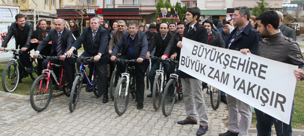 ‘Ulaşım zammı’na bisikletle tepki!