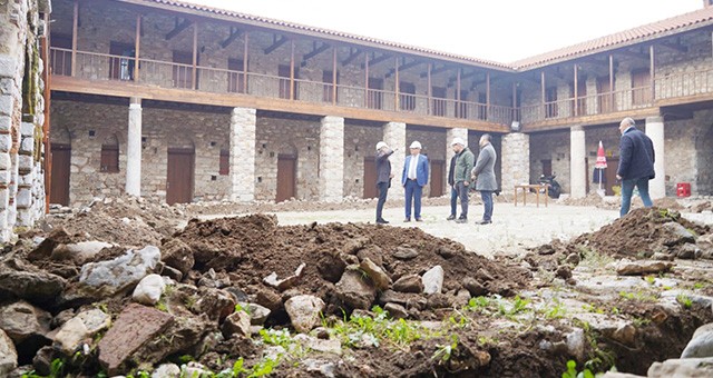 ​​​​​​​ÇÖLLÜOĞLU HANI’NDA TADİLAT ÇALIŞMALARI BAŞLADI