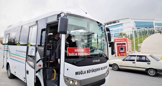 Büyükşehir sağlık çalışanlarını ücretsiz taşıyor