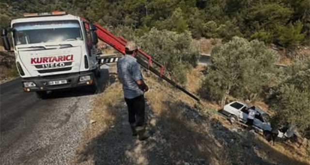 Milas’ta Şarampole Yuvarlanan Araçtan Sürücü Sağ Kurtuldu