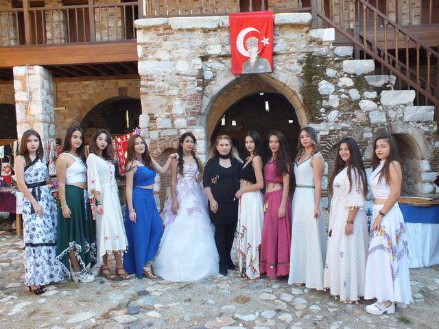 Çöllüoğlu Han’da moda rüzgârı esti