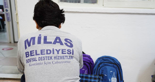 Milas Belediyesi’nden kırtasiye yardımı