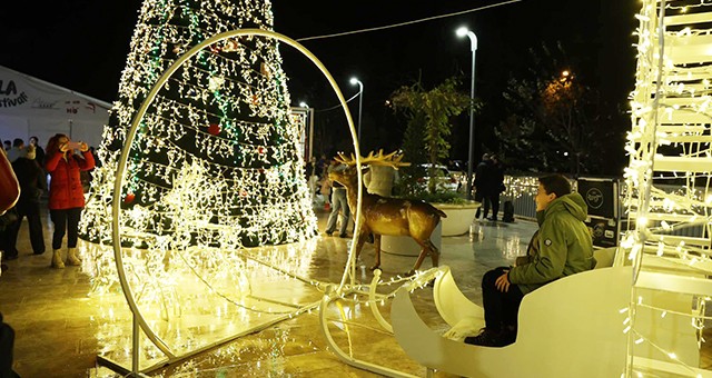 Buz Gibi Havada Sımsıcak Yılbaşı Kutlaması