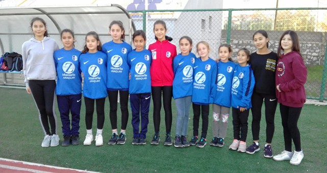 Milas Gençlikspor  Atletizm  Miniminik Takımı, çalışmalarına Milas Şehit Metin Özcan Stadyumu’nda devam ediyor