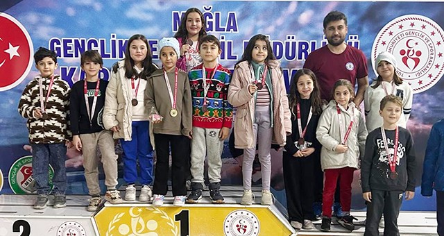 Milas Belediyespor Yüzme Branşında Derecelerle Döndü