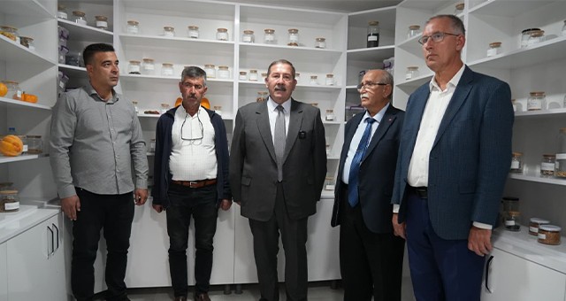 BAŞKAN TOPUZ’DAN YEREL TOHUM MERKEZİ’NDE İNCELEME