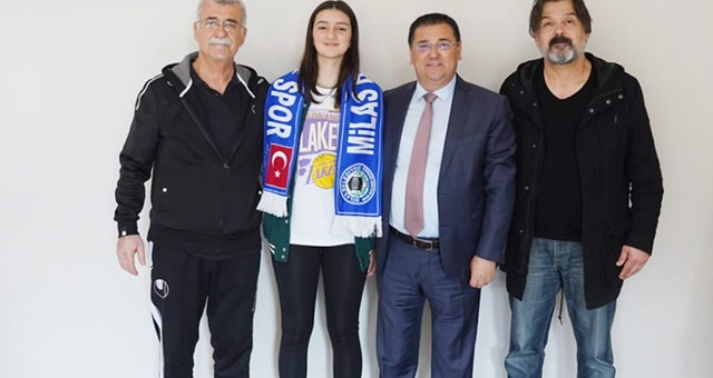 Meyra Günaydın Vakıfbank takımına transfer oldu