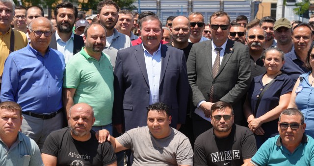 MİLAS BELEDİYE BAŞKANI FEVZİ TOPUZ PERSONELLE BAYRAMLAŞTI