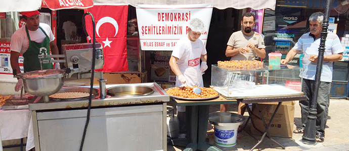 ‘Demokrasi Şehitleri’ için lokma