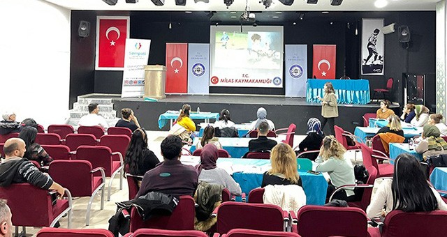 Otizmli birey ailelerine SOBE’den atölye eğitimi