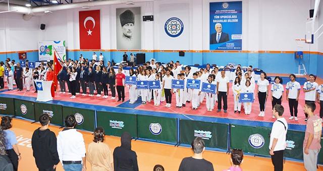 Büyükşehir 100. Yıl 29 Ekim Cumhuriyet Kupası Taekwondo Turnuvası Nefes Kesti