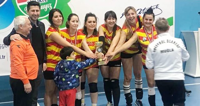 Milas Erginspor Kadın Voleybol Veteranlar Takımı, 6 takım arasında şampiyon oldu