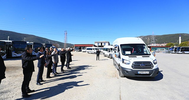 Büyükşehir, depremzedeler için 18 otobüs gönderdi