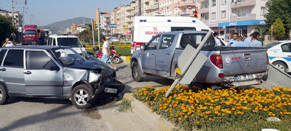 Menteş kavşağında kaza: 4 yaralı…