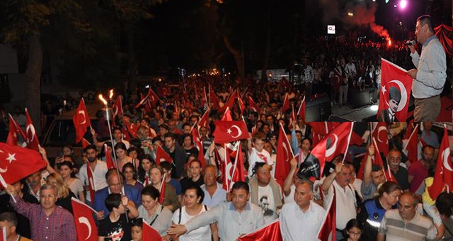 “Sen rahat uyu Atam! Emanet ettiğin gençlik sana söz veriyor; her şey çok güzel olacak!.”