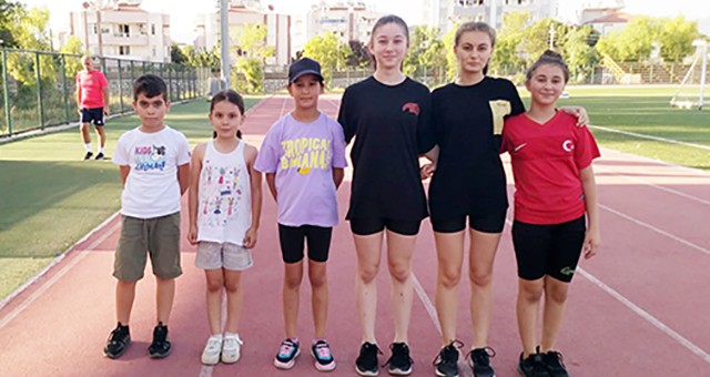 Atletizm sporcuları sahadaydı