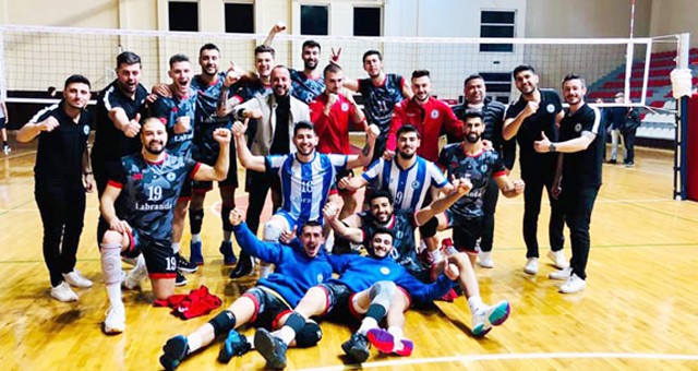 Voleybolda maçlar sürüyor