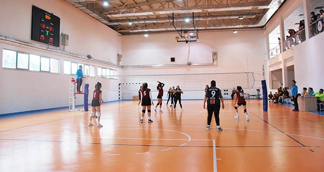 Liseler arası voleybol müsabakaları başladı 