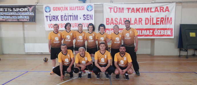‘Eğitimciler Voleybol Turnuvası’ grup maçları devam ediyor