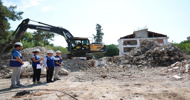 Başkan Aras, Huzurevi Yenileme Çalışmalarını Yerinde Denetledi