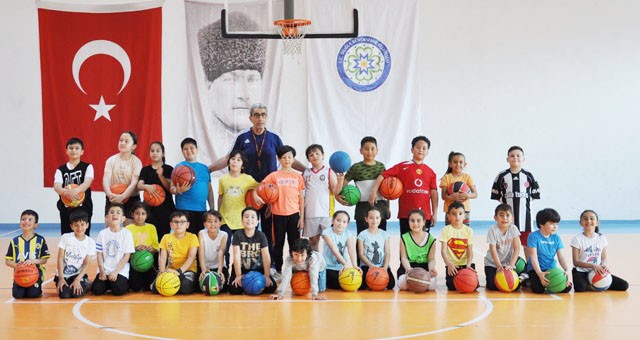 Nurullah Sarı, basketbol yaz spor okulu ile hizmet vermeye başladı