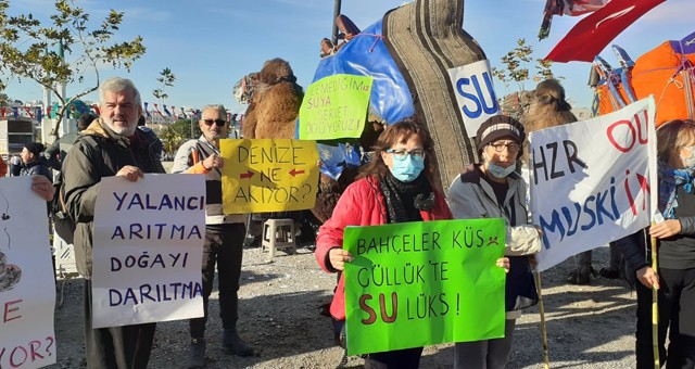 Develer güreşti, halk su fiyatlarını protesto etti