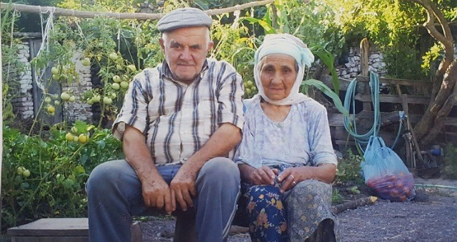 68 yıllık evli çift 10 dakika arayla öldü