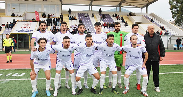 Yeni Milasspor, Turgutreisspor takımını seyircisi önünde farklı skorla mağlup etti