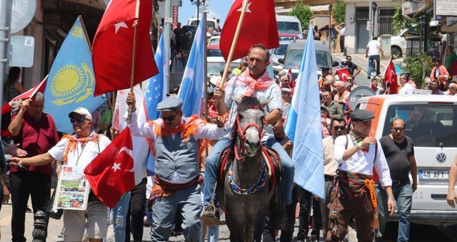 Milas sokakları yörük göçü ile şenlendi