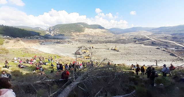 Dağcılardan Akbelen’e destek yürüyüşü