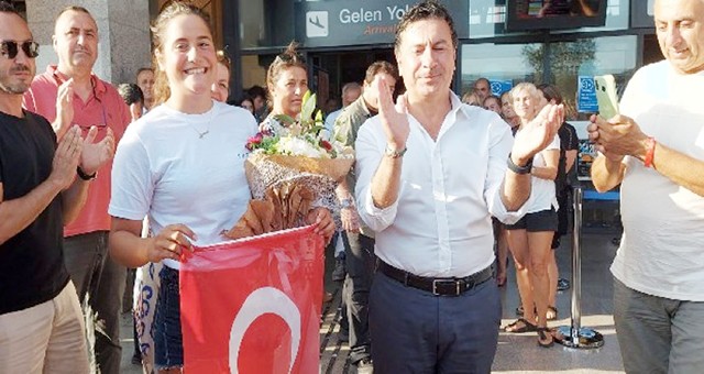 Aysu Türkoğlu’na coşkulu karşılama