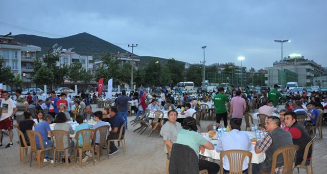 Gençlerle ‘merkezimde’ iftar…