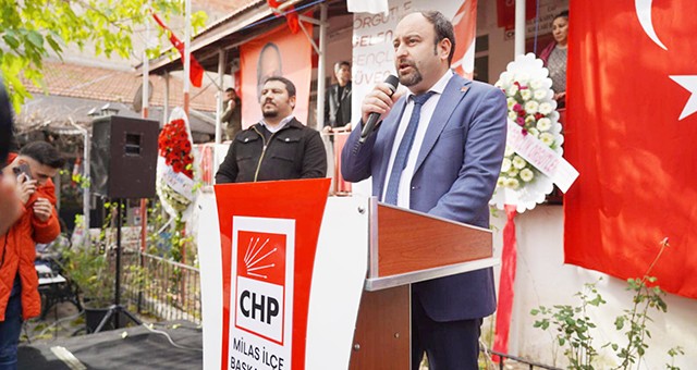 CHP İlçe Başkanı Tüze Çetinkaya: “UĞUR MUMCU ÖLÜMSÜZDÜR”