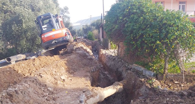 Milas Beçin’de ana şebeke hattı yenileniyor